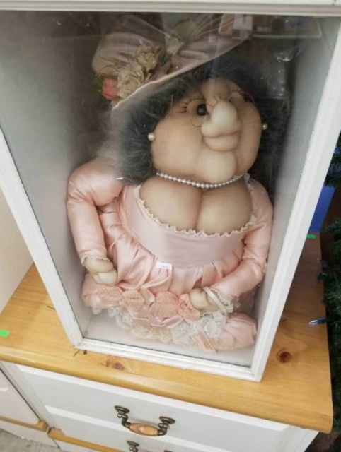 Weird Finds In Thrift Shops (27 pics)