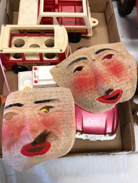 Weird Finds In Thrift Shops (27 pics)