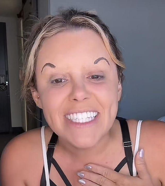 Terrible Eyebrows (16 pics)