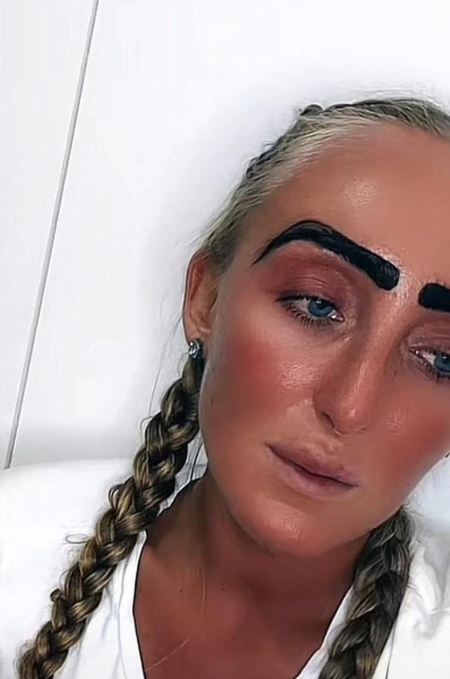 Terrible Eyebrows (16 pics)