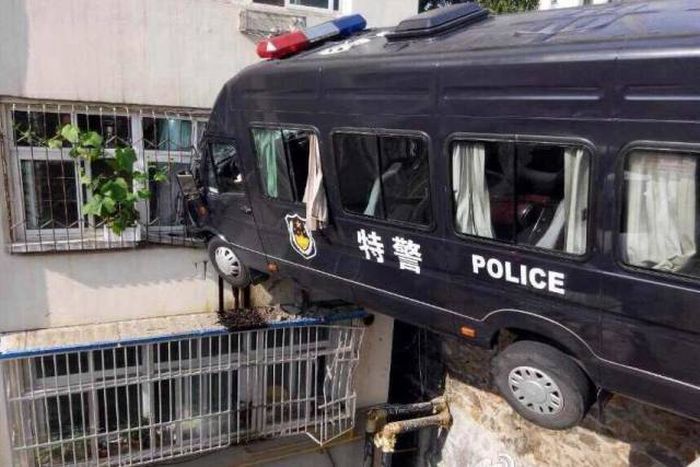 Unfortunate Situations (25 pics)