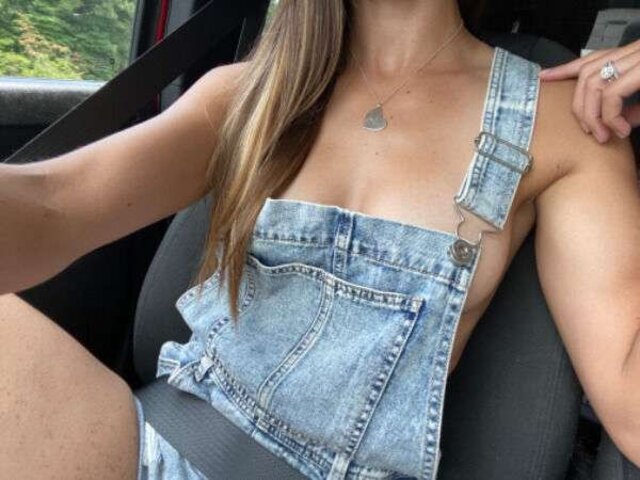 Girls In Cars (21 pics)