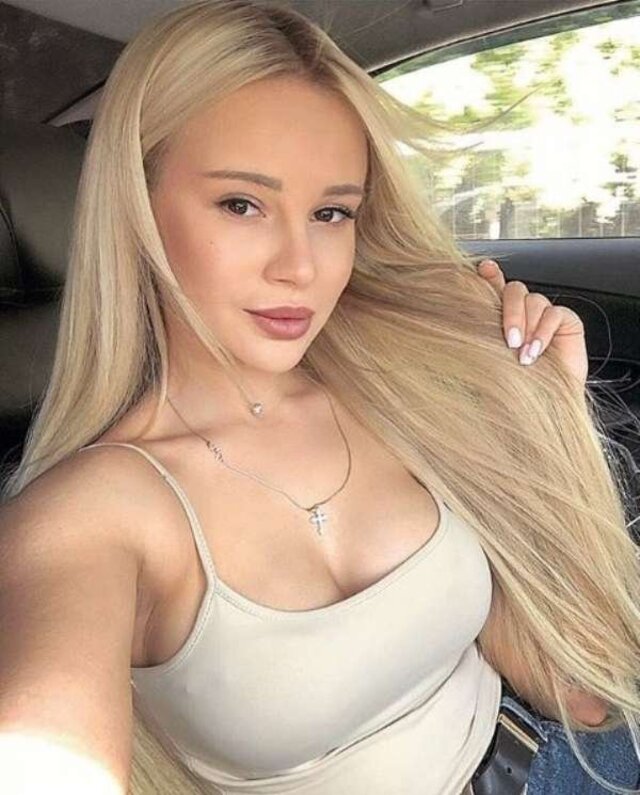 Girls In Cars (21 pics)