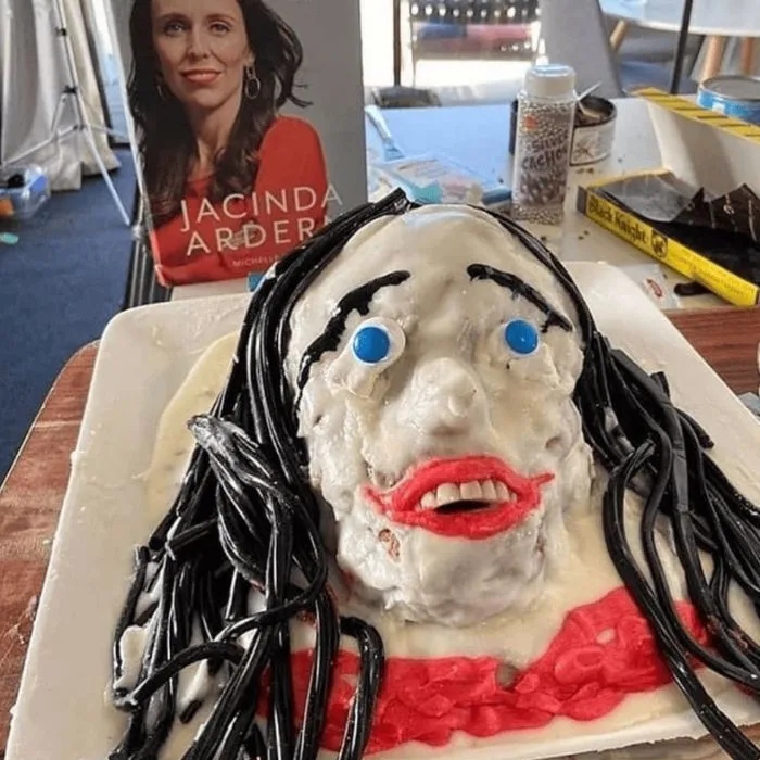 Failed Cakes (16 pics)