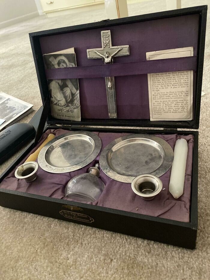 Weird Finds In Thrift Shops (23 pics)