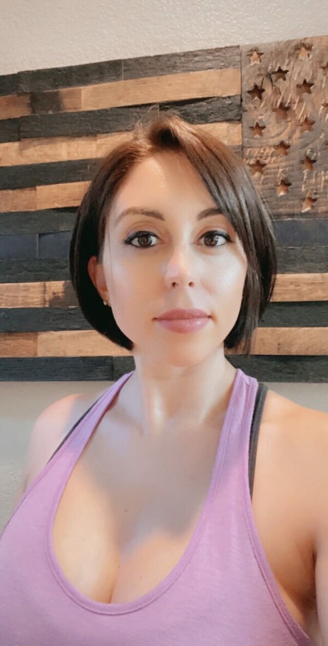 Busty Girls (21 pics)