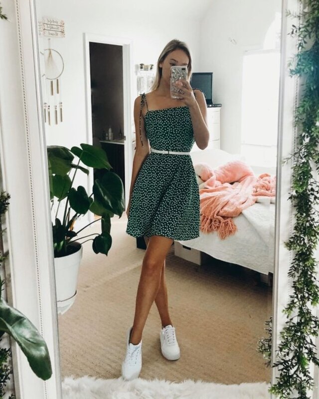 Girls In Sundresses (21 pics)
