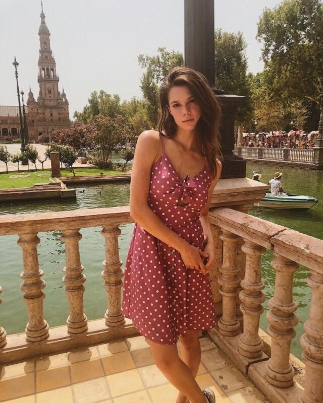 Girls In Sundresses (21 pics)