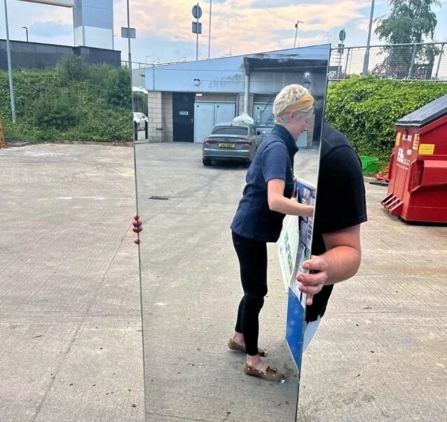 They're Trying To Sell Mirrors (25 pics)