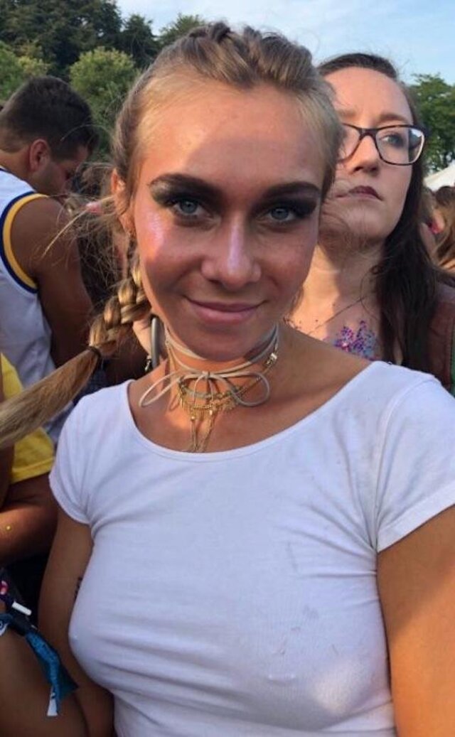 Braless Girls (21 pics)