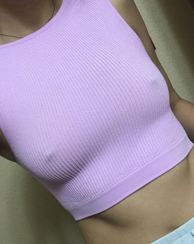 Braless Girls (21 pics)