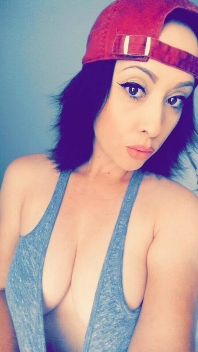 Busty Girls (21 pics) Busty Girls (21 pics)