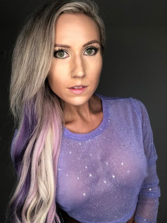 Busty Girls (21 pics) Busty Girls (21 pics)
