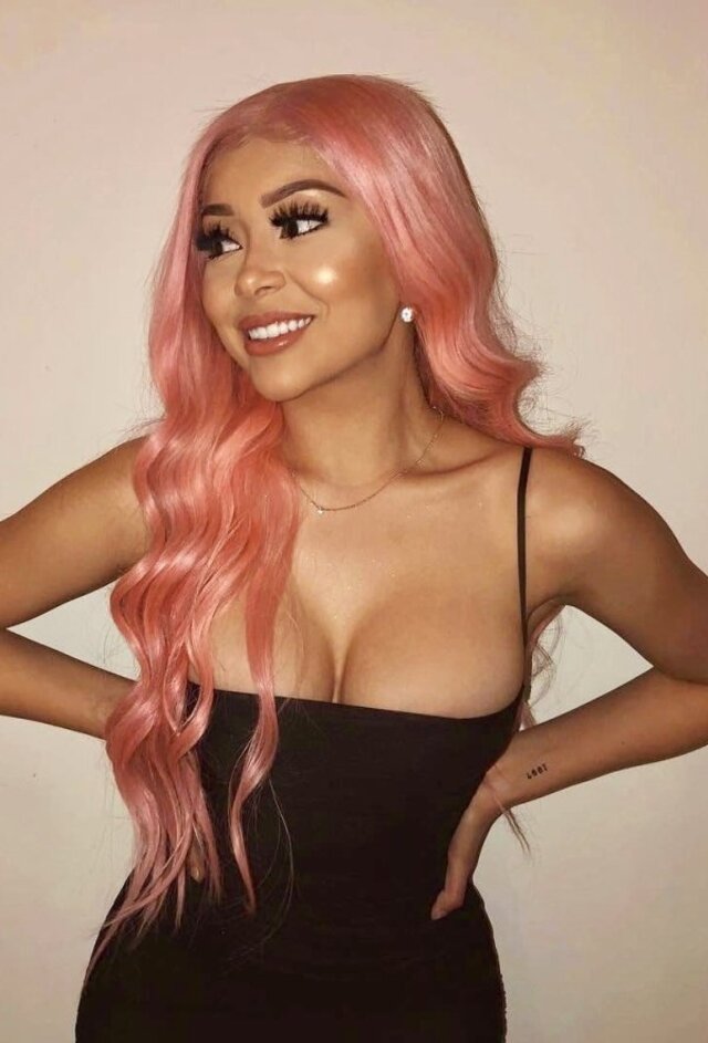 Busty Girls (21 pics) Busty Girls (21 pics)