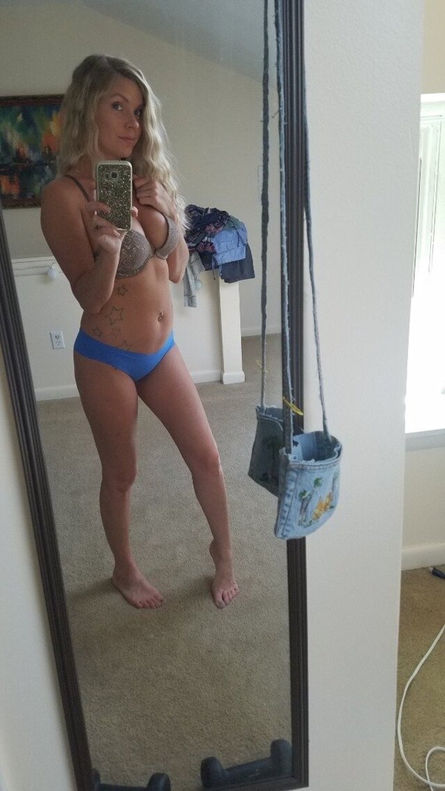Tattooed Girls (21 pics)