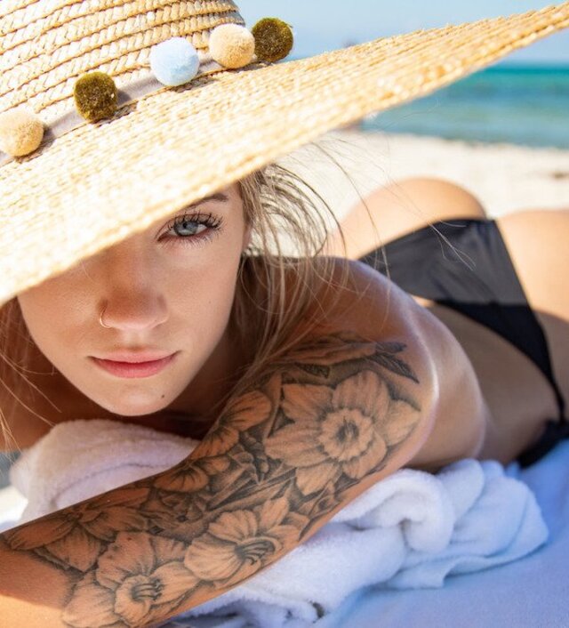 Tattooed Girls (21 pics)