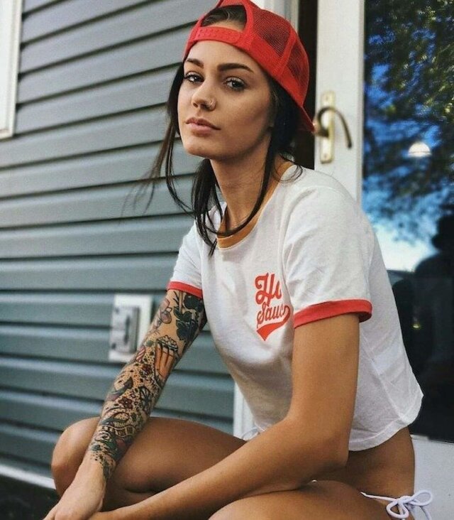 Tattooed Girls (21 pics)