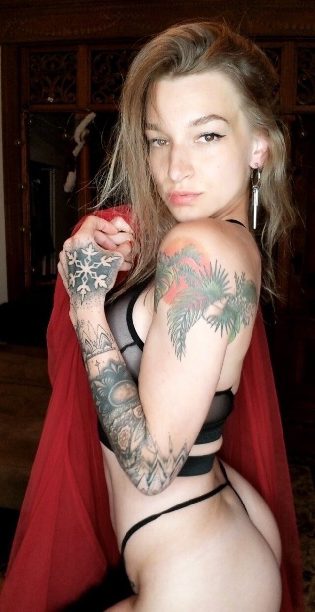 Tattooed Girls (21 pics)