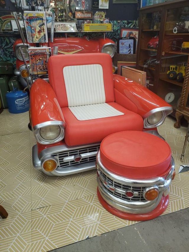 Weird Finds In Thrift Shops (17 pics) Weird Finds In Thrift Shops (17 pics)