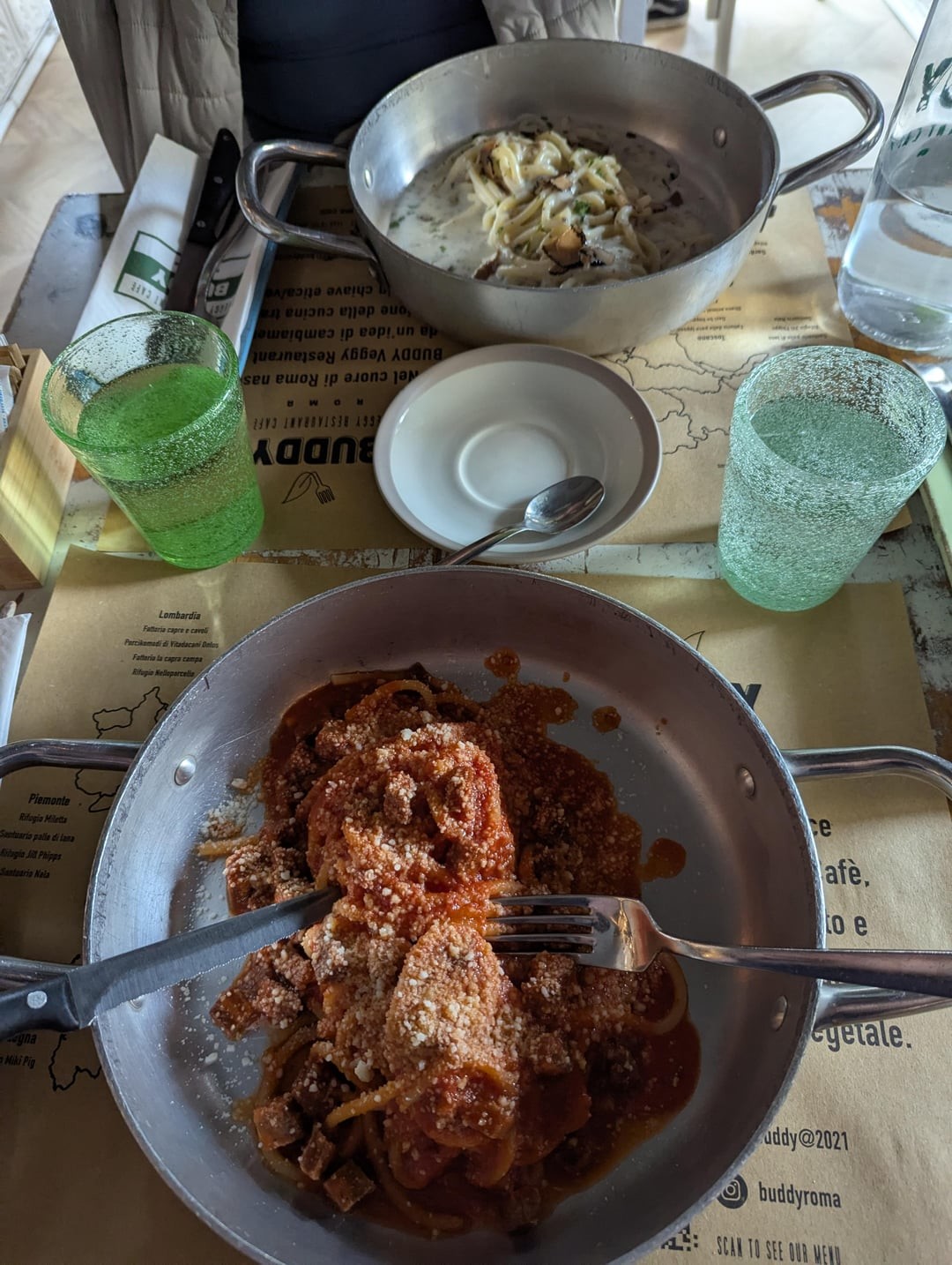 Crazy Food Serving (15 pics)