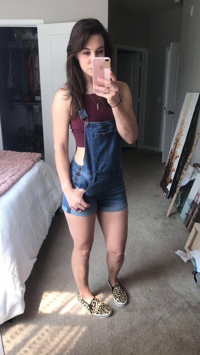 Selfie Girls (21 pics)