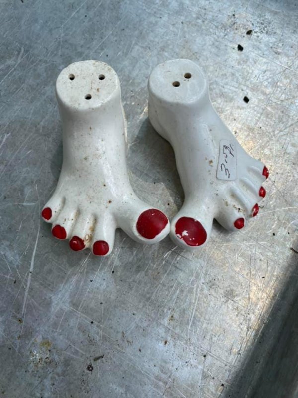 Odd Finds In Thrift Shops (15 pics)