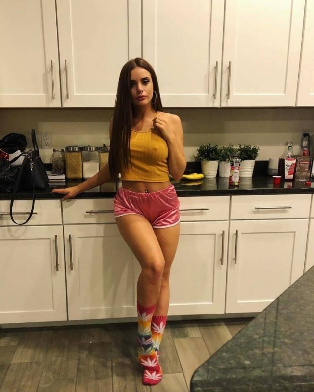 Braless Girls (21 pics) Braless Girls (21 pics)