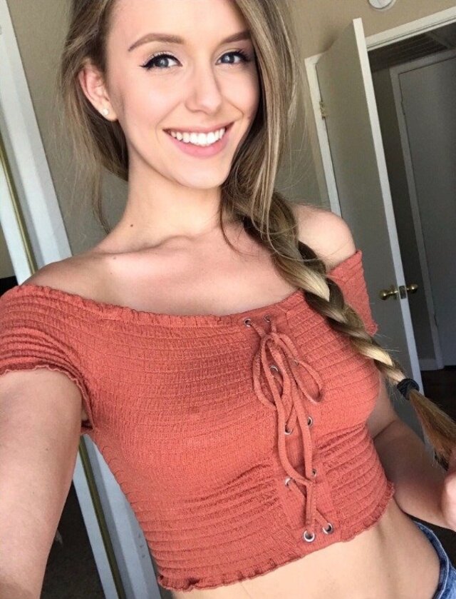 Braless Girls (21 pics) Braless Girls (21 pics)