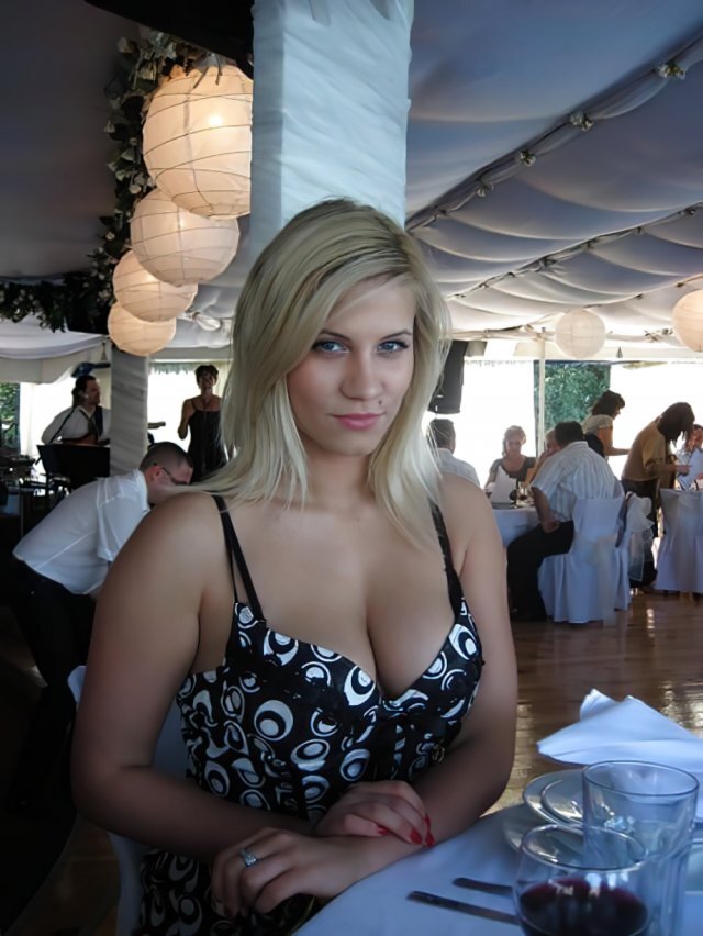 Girls In Sundresses (21 pics)