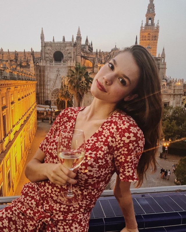 Girls In Sundresses (21 pics)