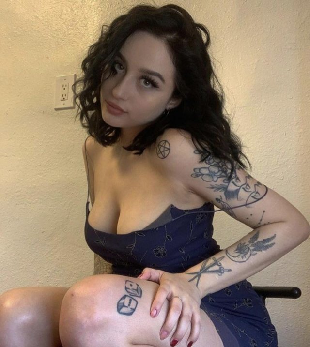 Girls In Sundresses (21 pics)