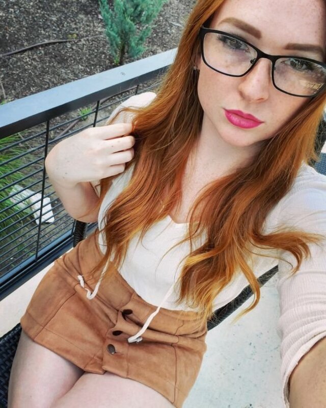 Girls In Glasses (21 pics)