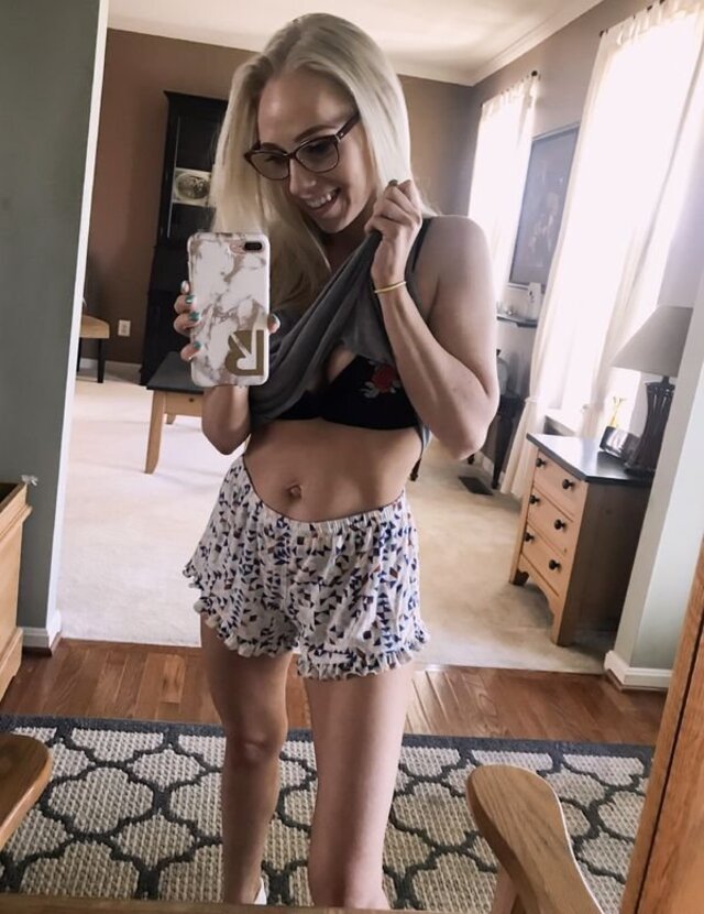 Girls In Glasses (21 pics)