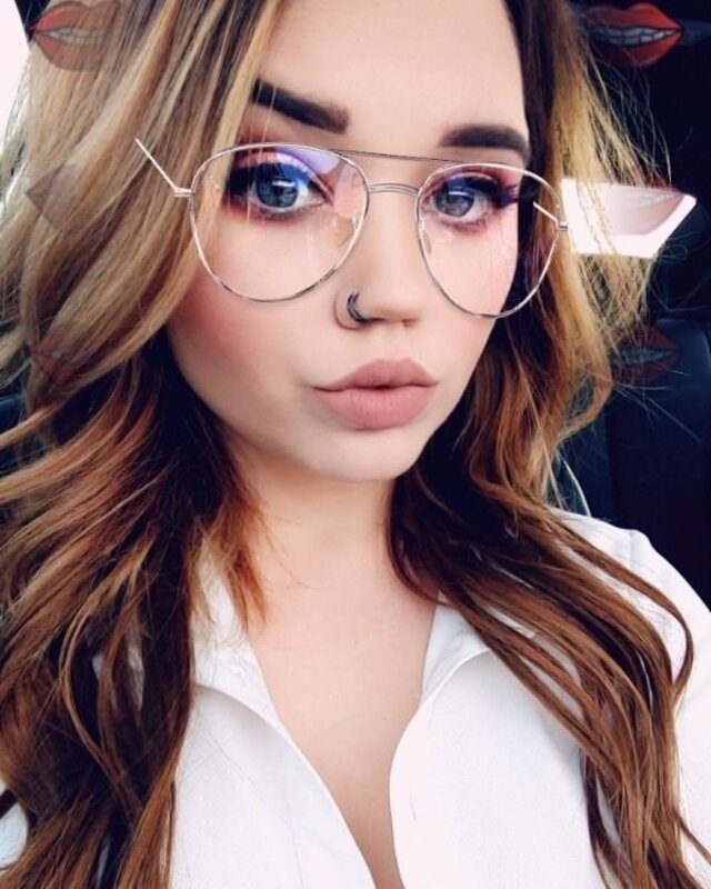 Girls In Glasses (21 pics)