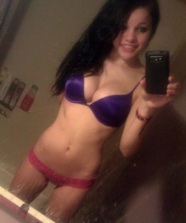 Hot Girls (21 pics)