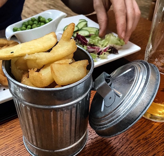 Weird Food Serving (25 pics)