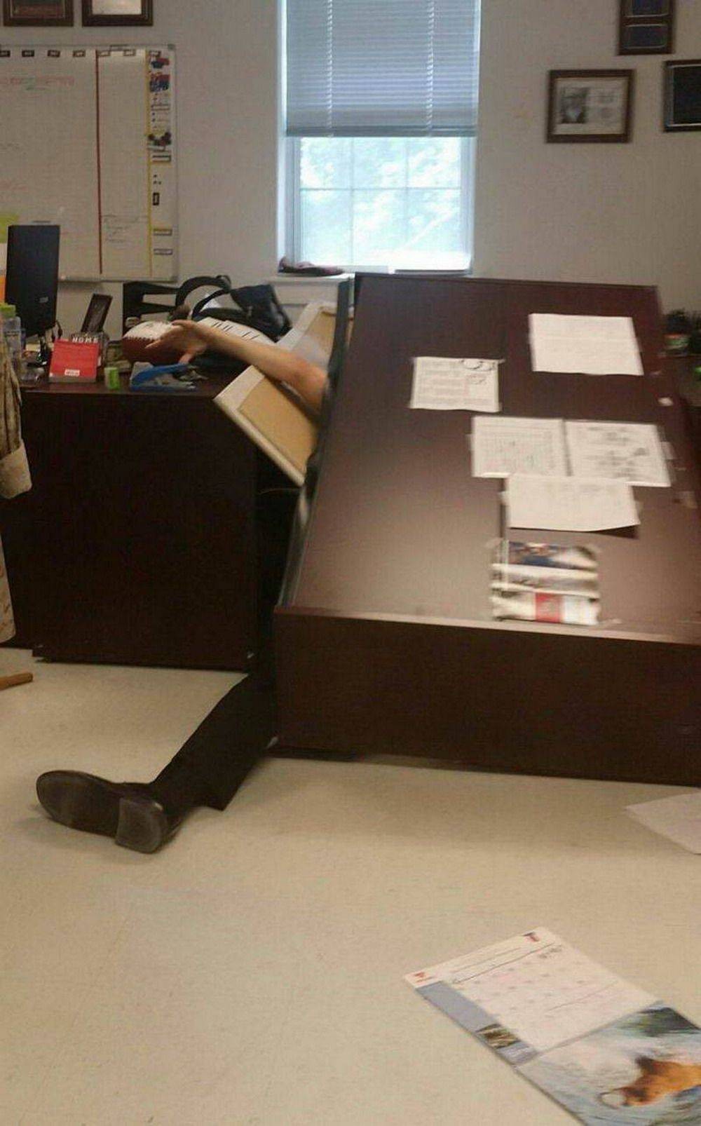 Bad Days Happen (23 pics)