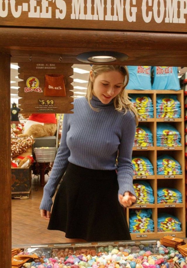 Braless Girls (21 pics)