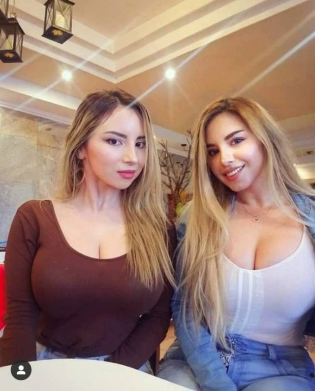 Busty Girls (21 pics)