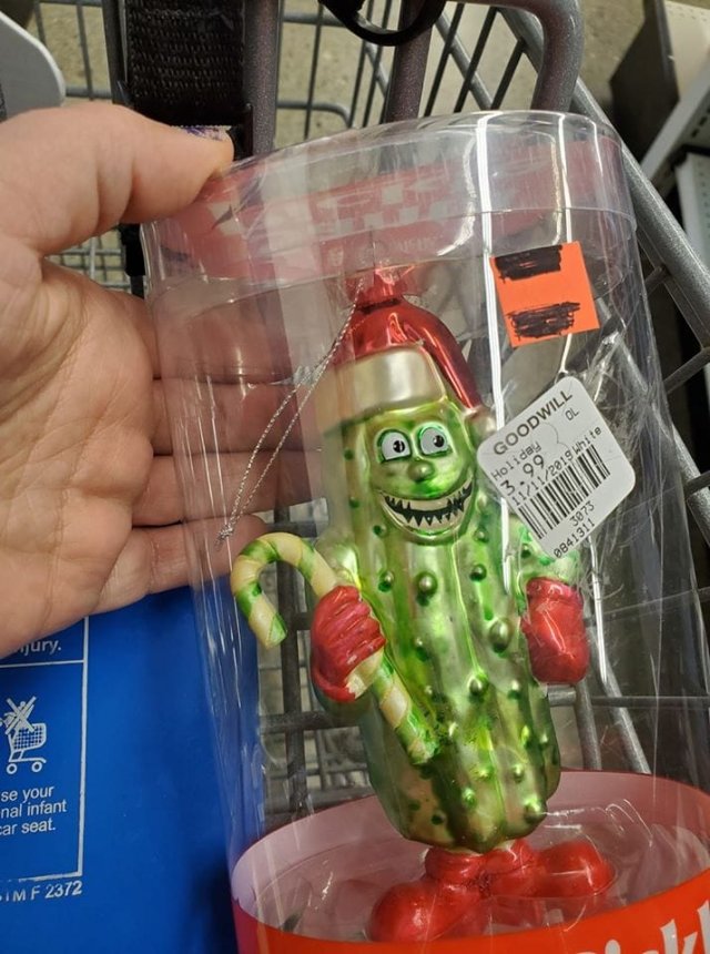 Weird Finds In Thrift Shops (15 pics)