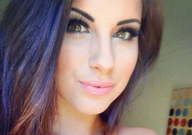 Busty Girls (21 pics)