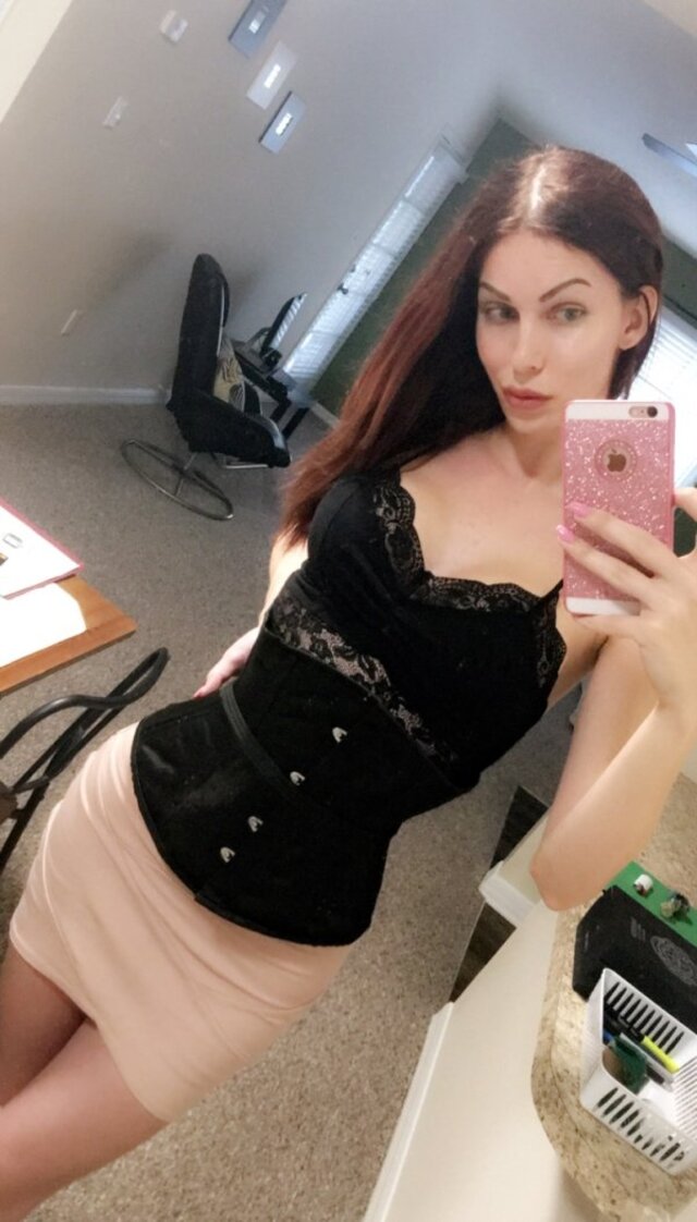Girls In Corsets (21 pics)