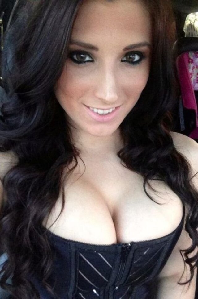 Girls In Corsets (21 pics)