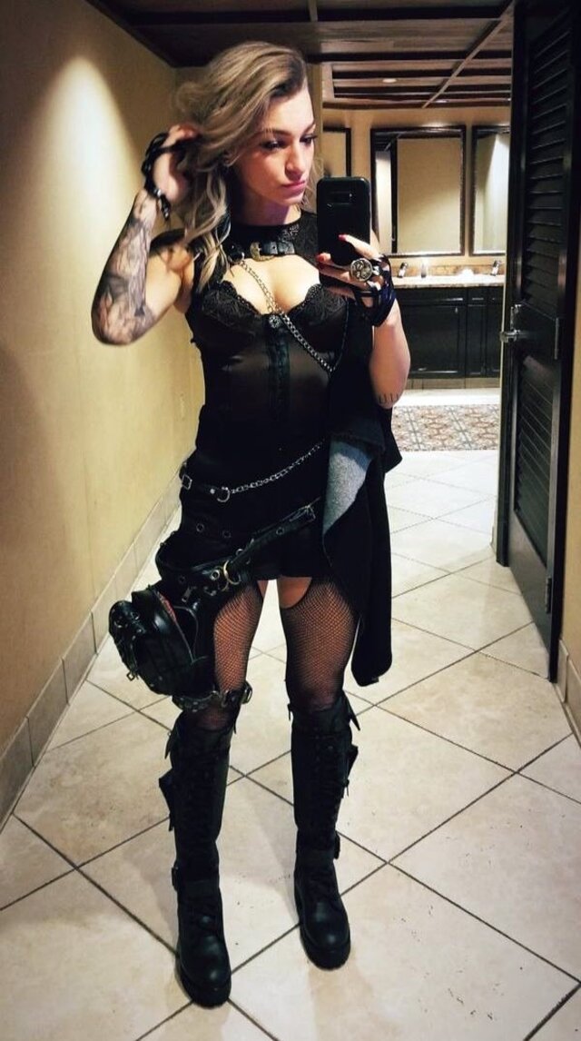 Girls In Corsets (21 pics)
