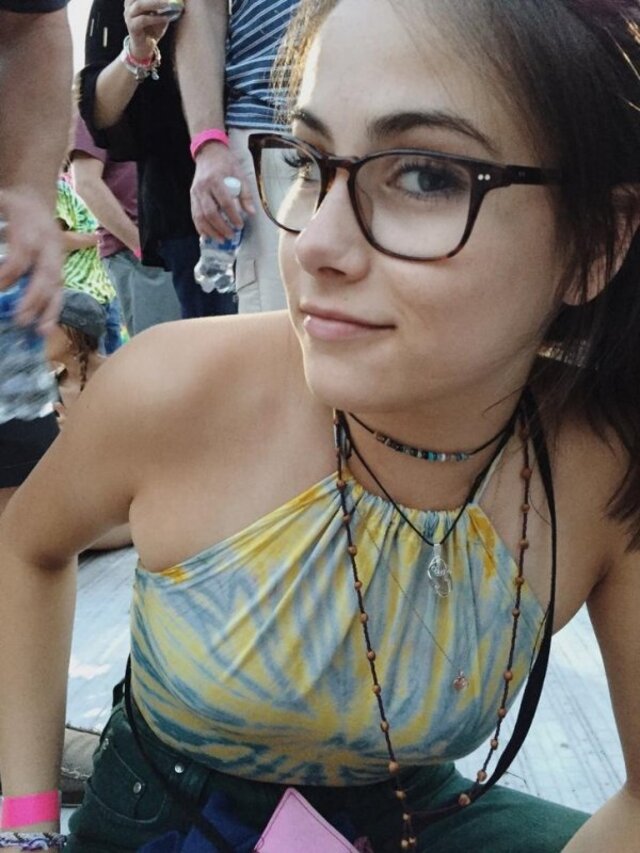 Girls In Glasses (21 pics)