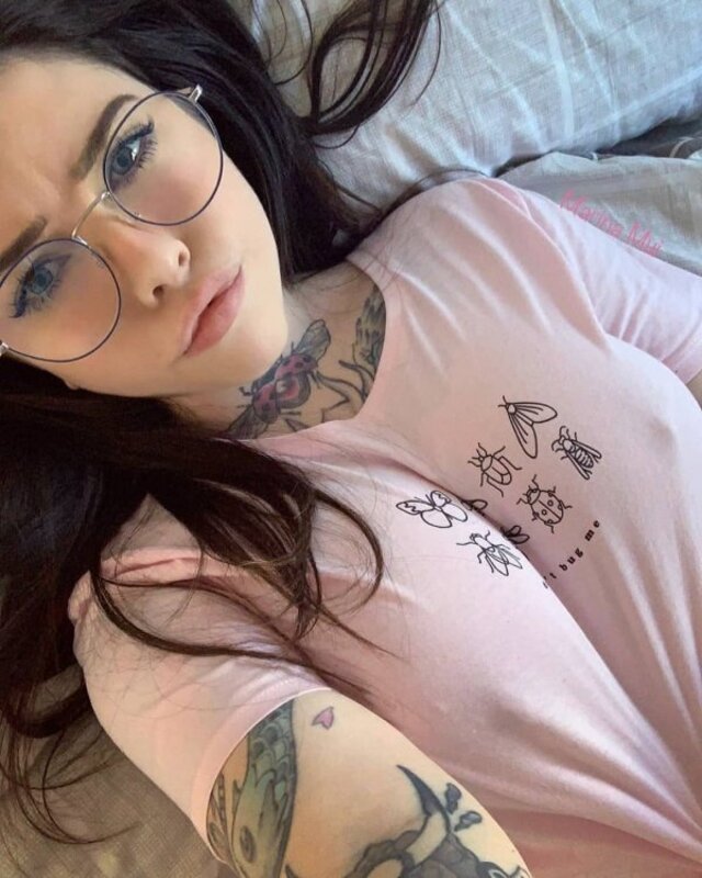 Girls In Glasses (21 pics)