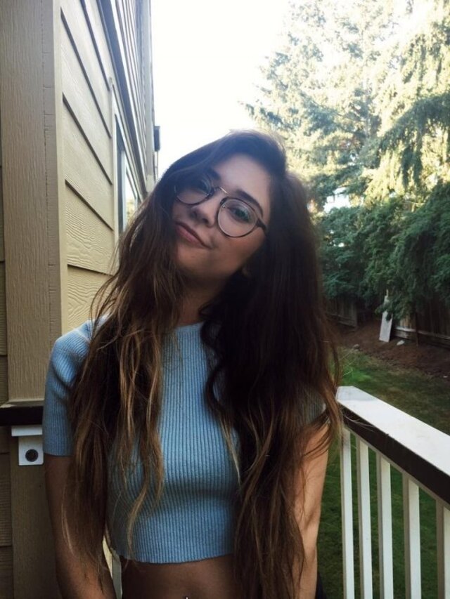 Girls In Glasses (21 pics)