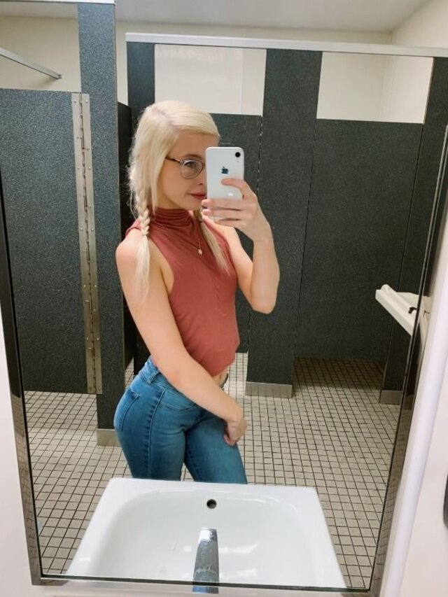 Girls In Glasses (21 pics)