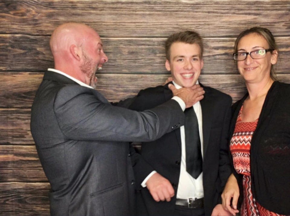 Weird Family Photos (19 pics)