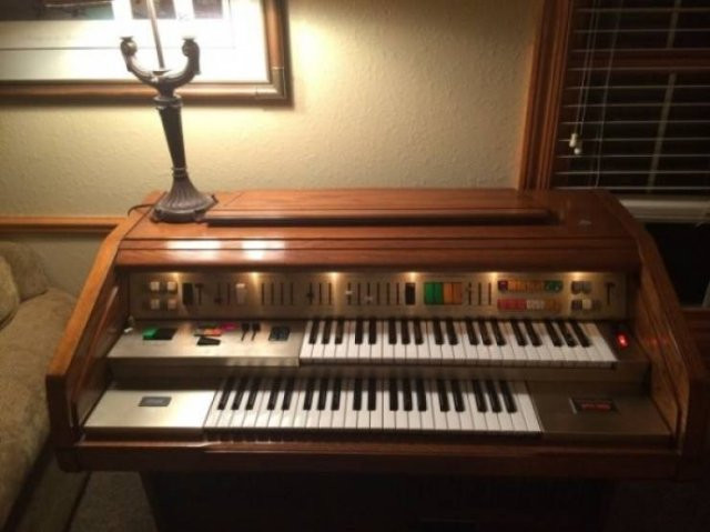 Weird Finds In Thrift Shops (25 pics) Weird Finds In Thrift Shops (25 pics)